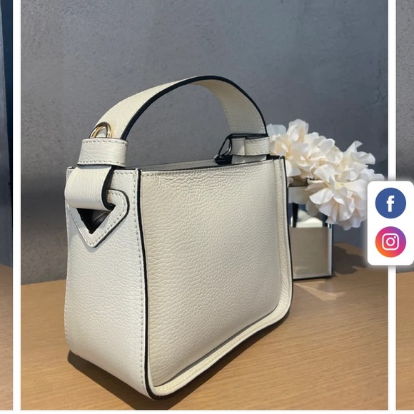 Handbags - NWOT!  Genuine Leather Hand Bag in Cream Color from my trip to Italy😍